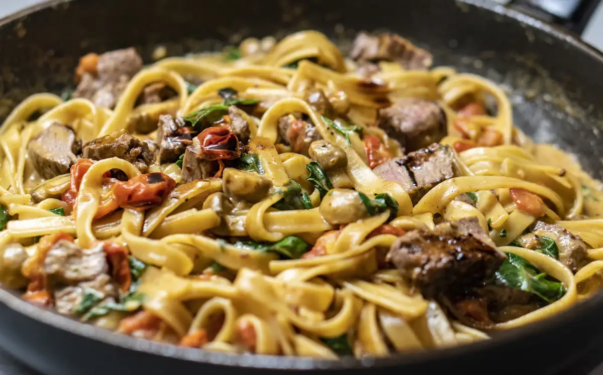 Tagliatelle sa ragu sosom